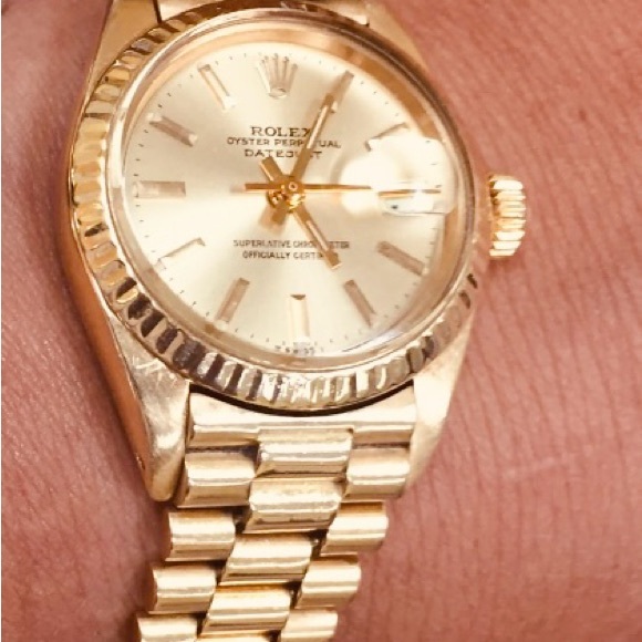 ✨SOLD✨
Baume Mercier Riviera 18k Gold & Diamond
 Watch - Picture 11 of 16